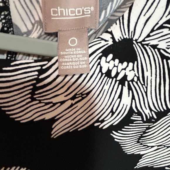 Chico's Black and White Asymmetrical Floral Dress Chico’s size 0 - Picture 4 of 12